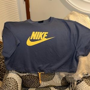 Nike 2X, never been worn without tags, crop top, cinched bottom